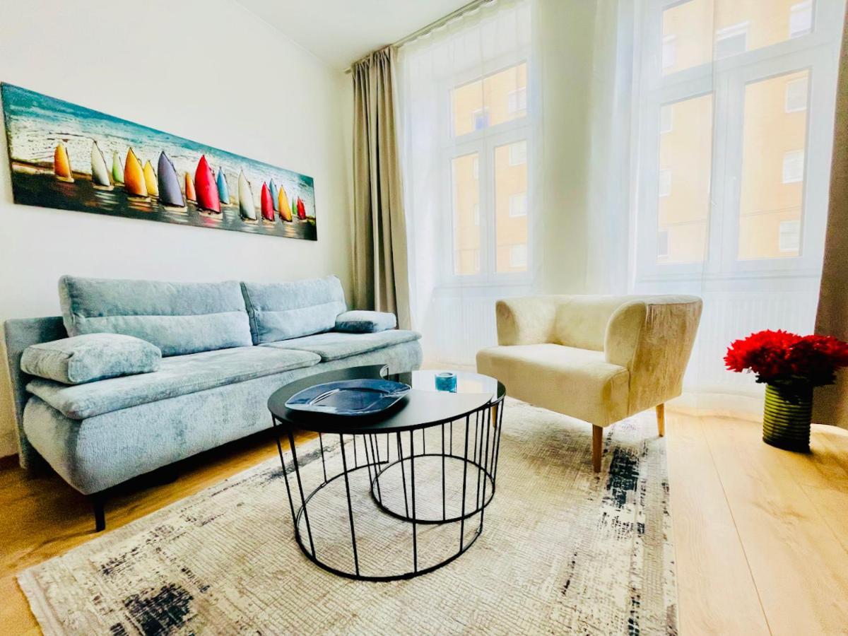 Colorful & Quiet Apartment In Beautiful Viennese Building ภายนอก รูปภาพ