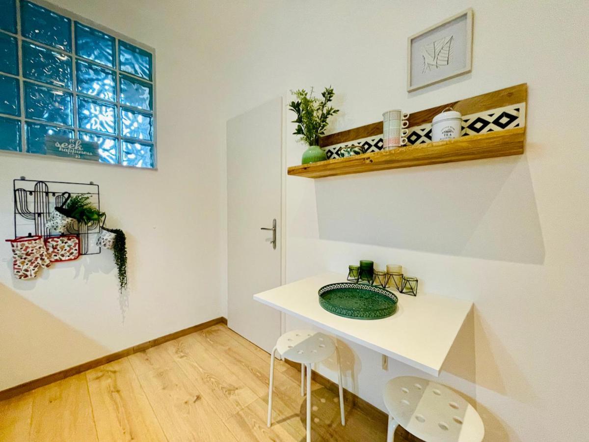 Colorful & Quiet Apartment In Beautiful Viennese Building ภายนอก รูปภาพ
