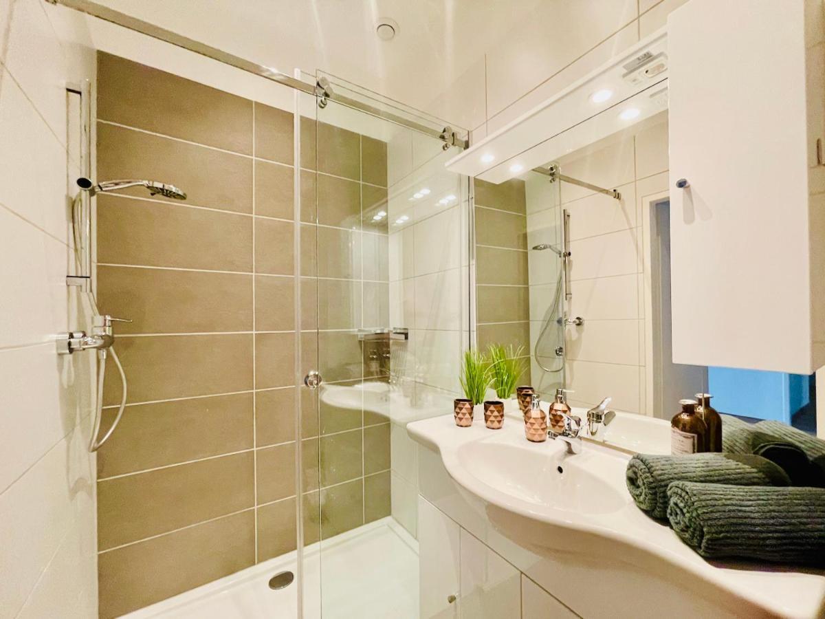 Colorful & Quiet Apartment In Beautiful Viennese Building ภายนอก รูปภาพ