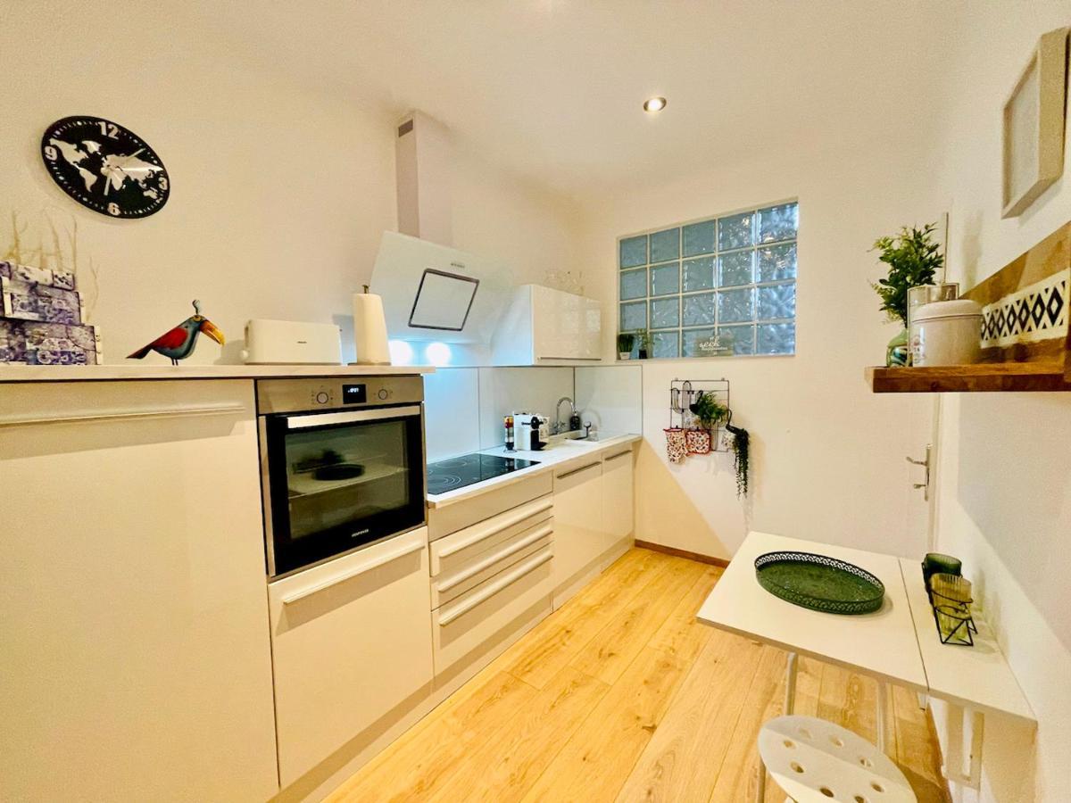 Colorful & Quiet Apartment In Beautiful Viennese Building ภายนอก รูปภาพ