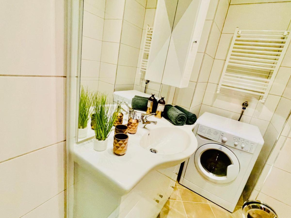 Colorful & Quiet Apartment In Beautiful Viennese Building ภายนอก รูปภาพ